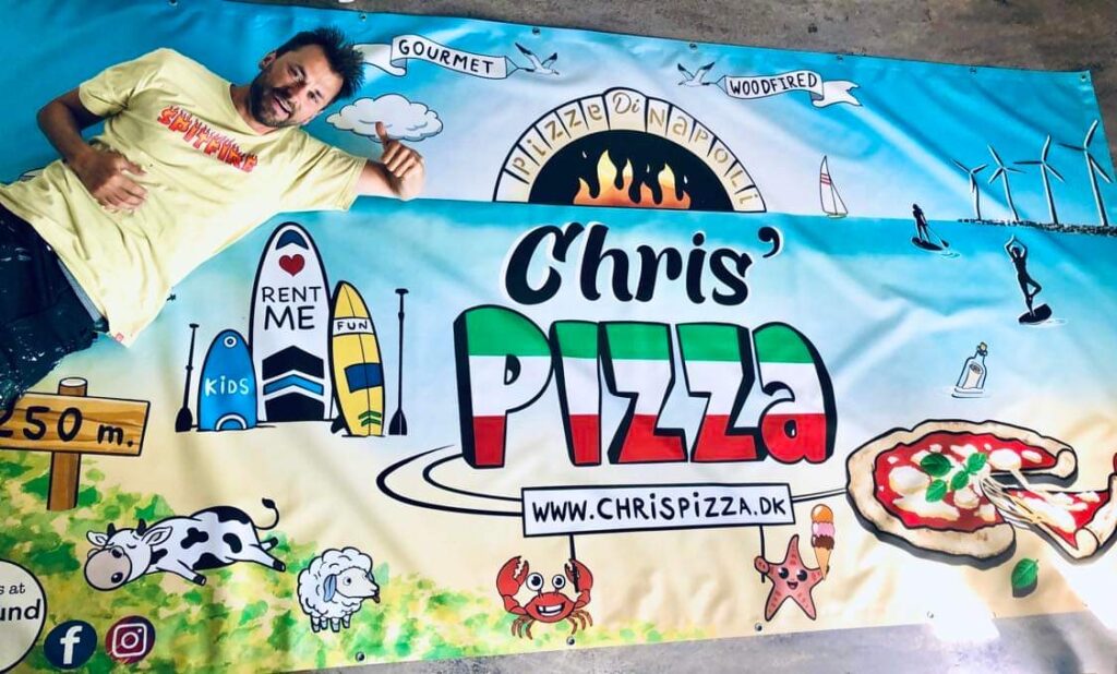 Billede af ejeren af Chris pizza, som ligger på banner.
